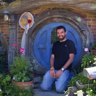 Guillaume visita il villaggio di Hobbiton.